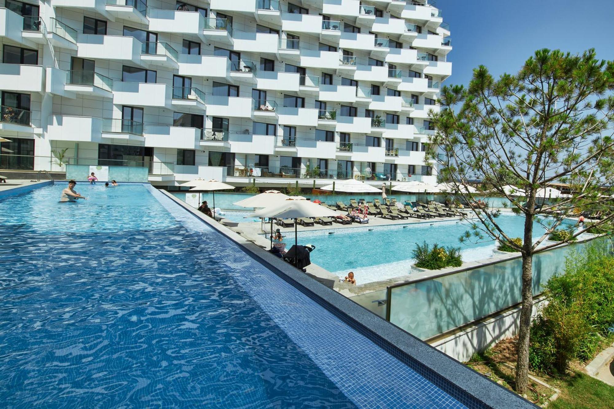 Golden Infinity Apartment Năvodari Екстериор снимка